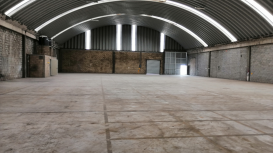 Cómo la renta de bodegas industriales puede ayudarte a gestionar los picos de demanda de manera eficiente