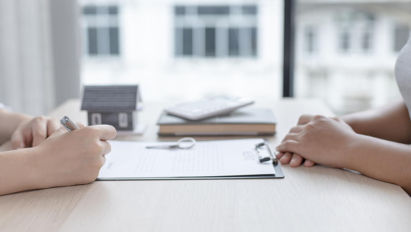 Los mitos comunes sobre la contratación de agentes inmobiliarios